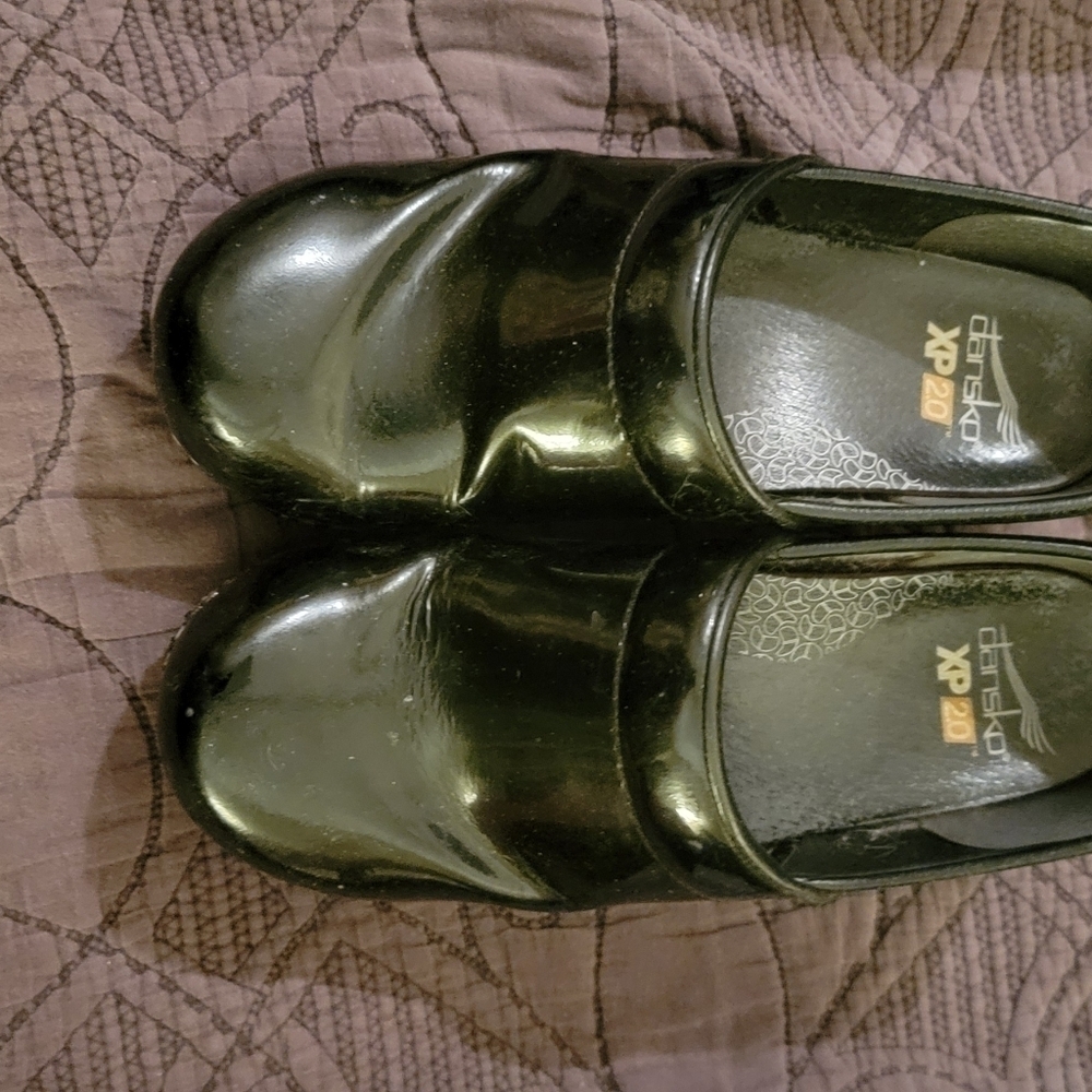 DANSKO XP 2.0 Black Patent Clog. Used, good condition.